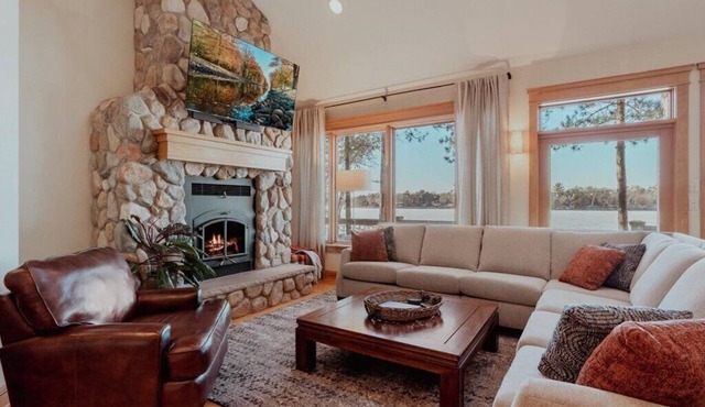 Peaceful lake house on Whitefish Chain w/2 King beds, dock, LilyPad, SUP
