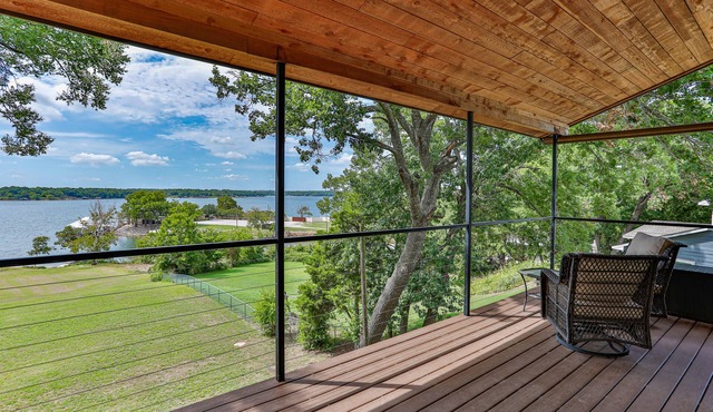 Peaceful lake life atmosphere 15 miles from Winstar Casino