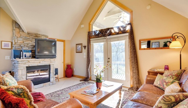Peaceful Lake Lure Cabin w/Fireplace!