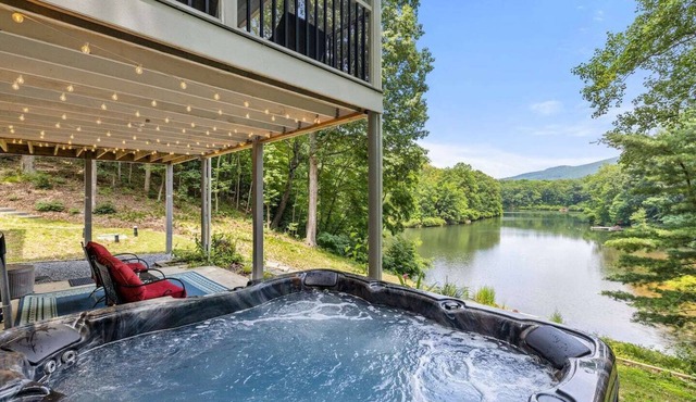 Peaceful Lakefront Cottage with Mountain Views!