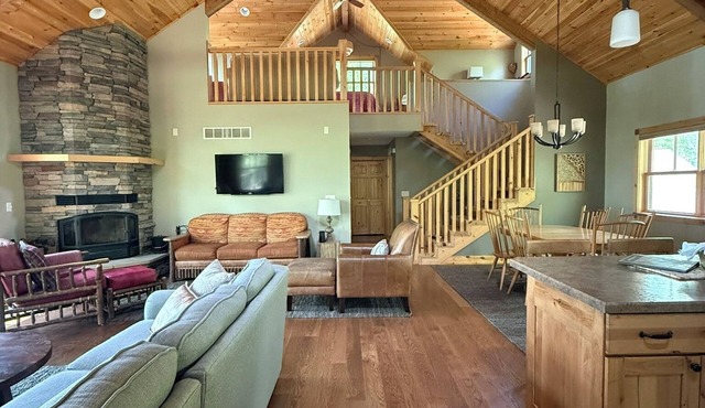 Peaceful Lakefront Cabin w/Sauna & Loft-pet friendly