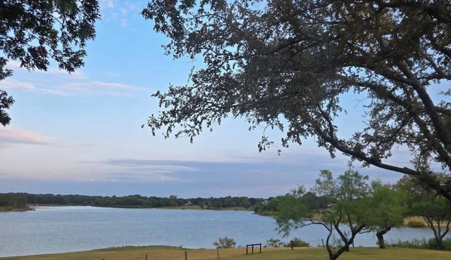 Peaceful LakeFront Full Hookup RV Site