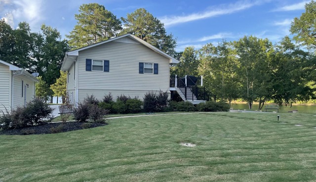 Peaceful Lakefront Getaway Close to Clemson