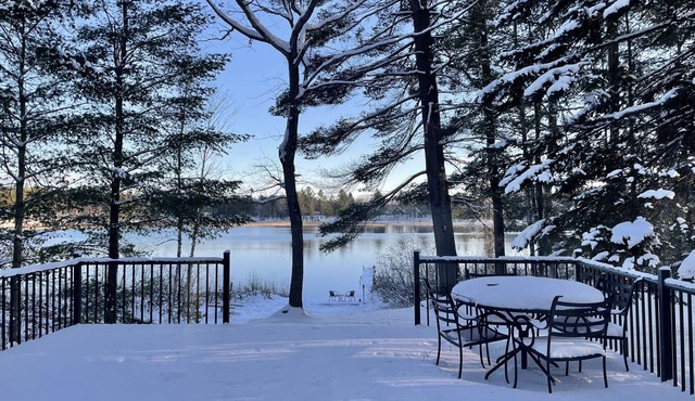 Peaceful Lakefront Getaway