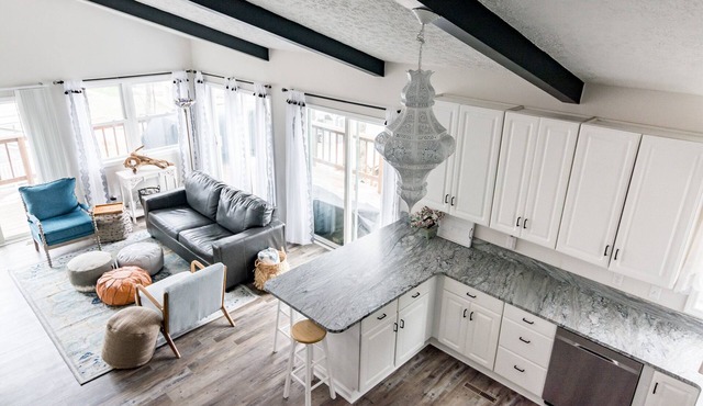 Peaceful Lakefront Getaway with Ping Pong on Apple Valley Lake