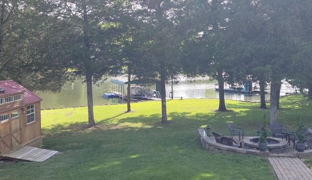 Peaceful lakefront home 2BD/2BA with covered dock on Old Hickory Lake
