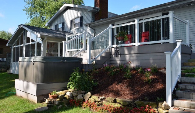 Peaceful lakefront home perfect for families - 2 1/2 hours from Chicago