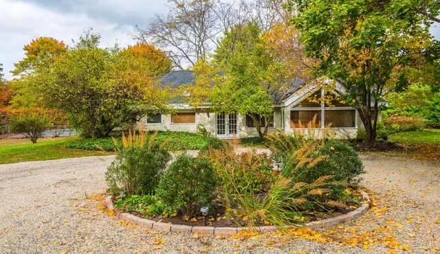 Peaceful Lakefront Retreat - Private Tennis Court - Sleeps 8