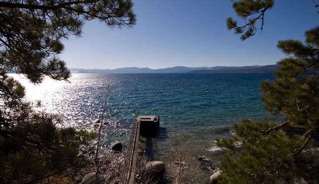 Peaceful Lakefront Home with Gorgeous Lakeviews and Hottub, Lake St. Lakefront by Tahoe Time VR