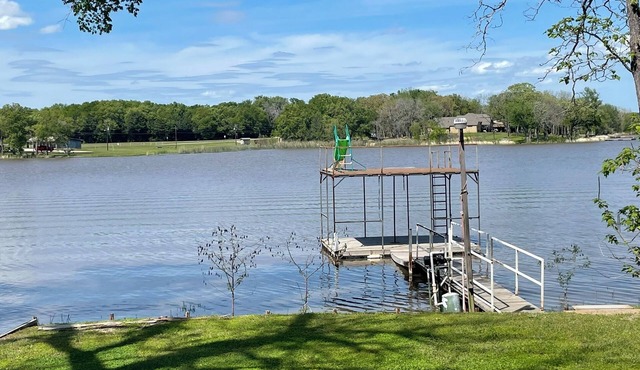 Peaceful lakefront vacation home