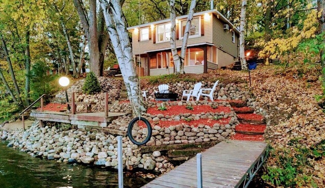 Peaceful Lakeside Cabin with Beautiful Views! Fish, boat, kayak, swim!