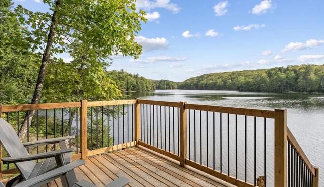 Peaceful Lakeside Retreat w/Starlink