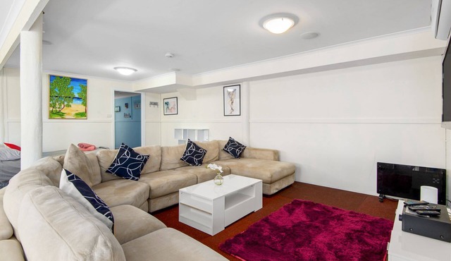 Peaceful Lakeside Escape | Family-Friendly, Games Room & Walk to Café