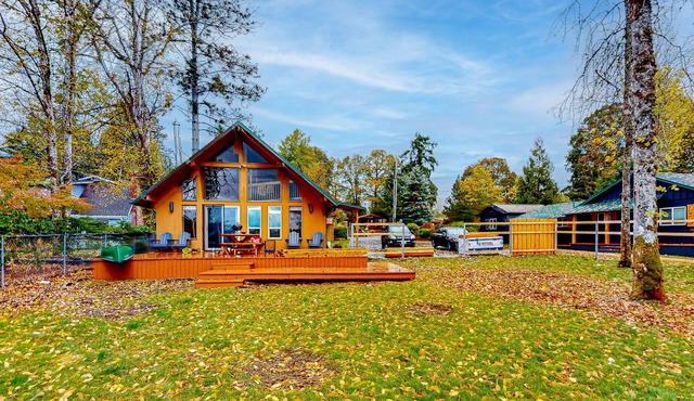 Peaceful lakeside home with wood-burning fireplace, patio, loft, & washer/dryer