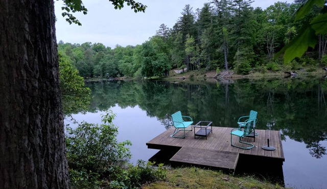 Peaceful Lakeside Haven w/private dock; boating, hiking swimming just steps away