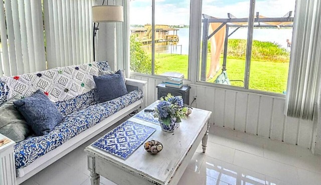 Peaceful Lakeside Retreat