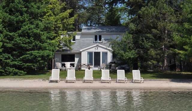 Peaceful Lakeside Villa On Big Glen Lake. Gorgeous Views!
