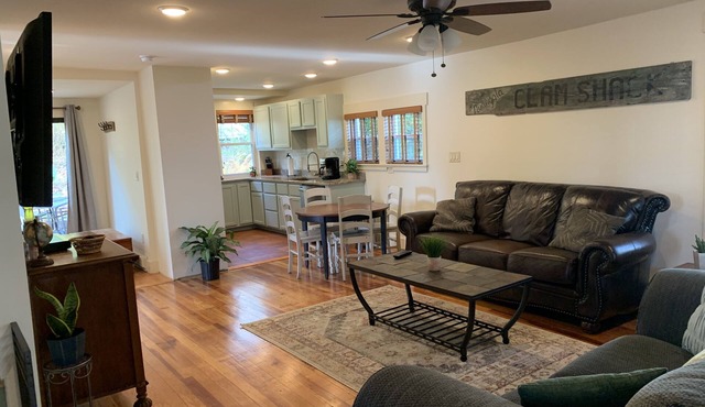 Peaceful Lakeview Cottage near Ski Resorts