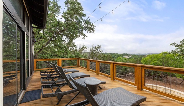 Peaceful Lakeview Home, Family sized!