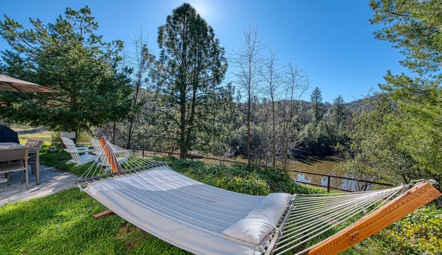 Peaceful Lakeview Retreat Near Yosemite