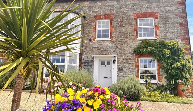 Peaceful large 5 double bed character stone house sleep 10, close to seafront