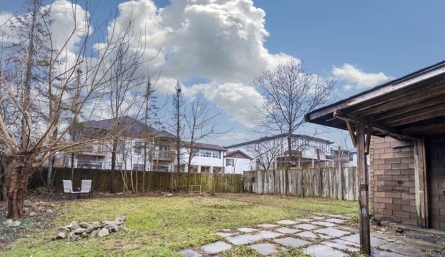 Peaceful Large Basement Apartment