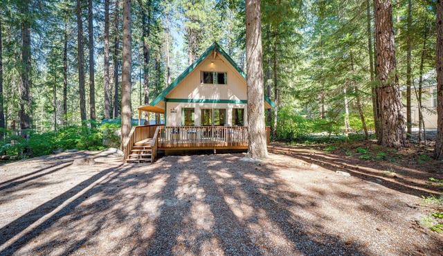 Peaceful Leavenworth Cabin with Deck & Fire Pit!