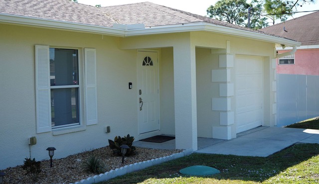 Peaceful Lehigh Duplex, 185+ 5 star Clean & Comfortable Stays
