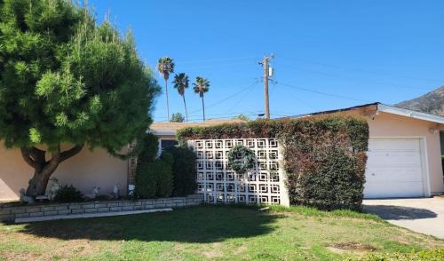Peaceful Little Gem 4 Bedrooms 2 Bathrooms