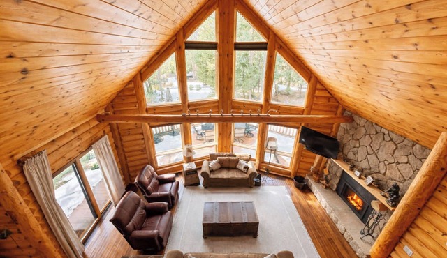 Peaceful Log Cabin | Fireplace | Allergen Friendly