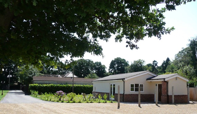 Peaceful location. Private parking. Central to Ipswich, Woodbridge & Felixstowe