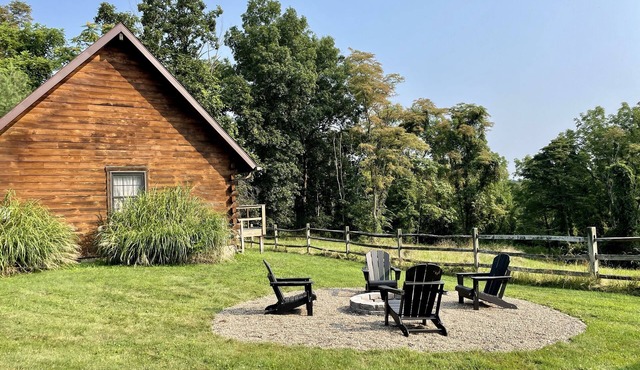 Peaceful Log Cabin on Pleasant Hill