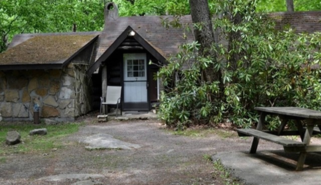 Peaceful Log Cabin for a Romantic Escape in Markleysburg, Pennsylvania