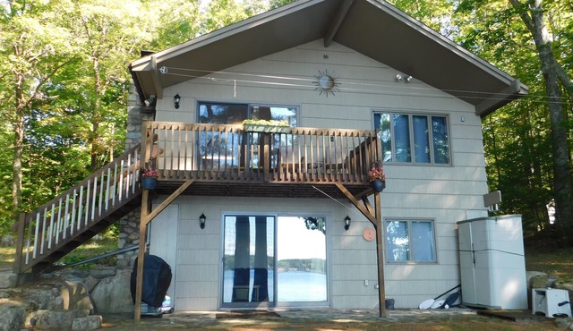 Peaceful Long Lake Escape – Dock, Kayaks, & Seasonal Charm