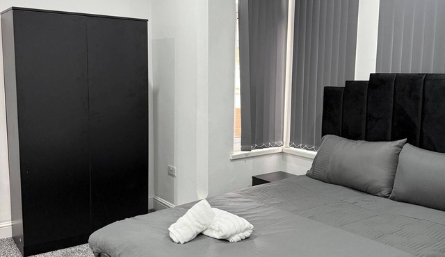 Peaceful Luton Apartment with Electric Heating & WiFi