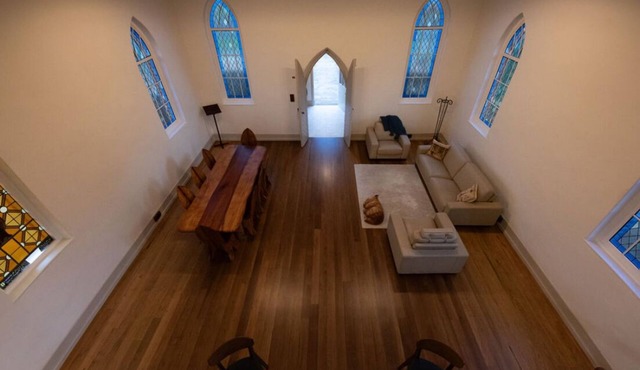 Peaceful, luxurious, and charming heritage listed church B&B - Stroud NSW