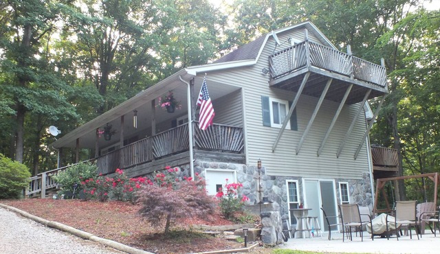 Peaceful Luxurious Getaway! Large, private 3-Level Home with Fireplace! 8 acres!