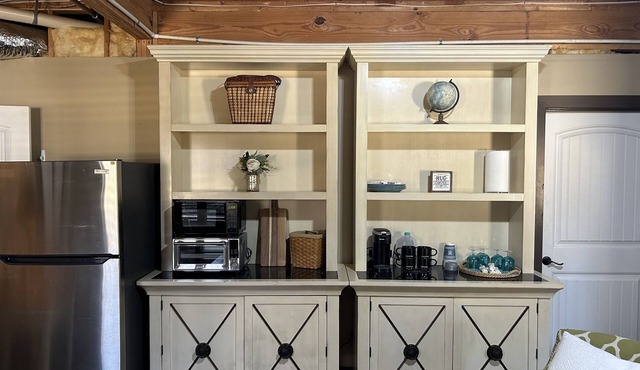 Peaceful Meadows Retreat, Relax and Renew Right Outside of Town!