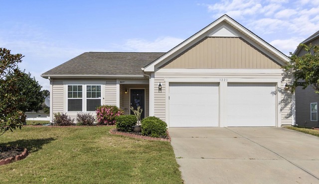 Peaceful Midland Cottage- Family & Pet Friendly, Near Golf, Parks, Nature Trail & Shopping! +15% Off