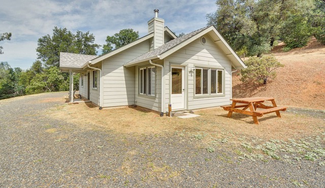 Peaceful Midpines Retreat ~ 25 Mi to Yosemite!
