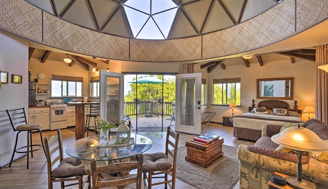 Peaceful Miloli'i Cottage w/Ocean & Sunset Views!