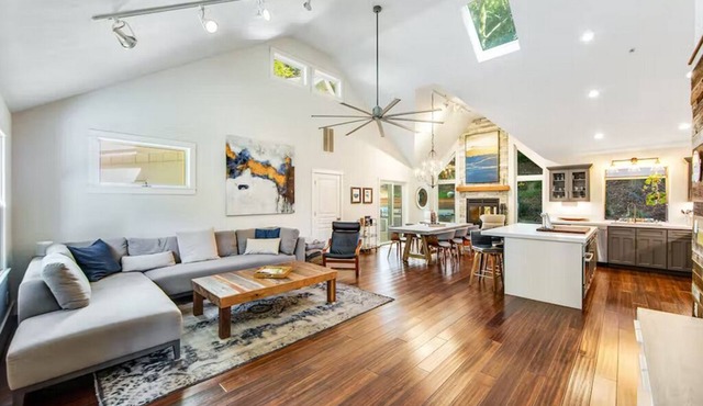 Peaceful Modern Retreat at East Creek