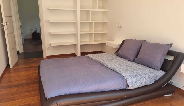 Peaceful, modern wooden house 15 minutes from the beach