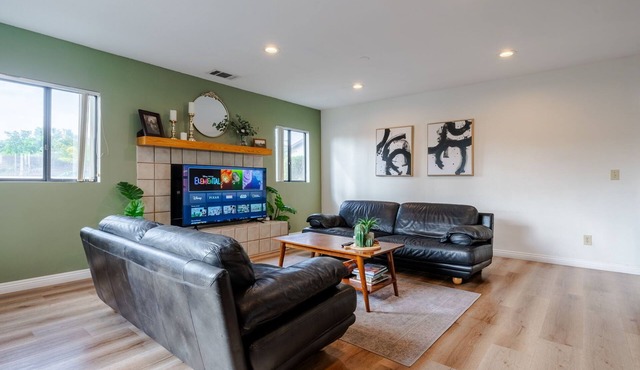Peaceful Monrovia 4 Bed 3 Ba Home with Pool! - Close to Shopping and Freeways