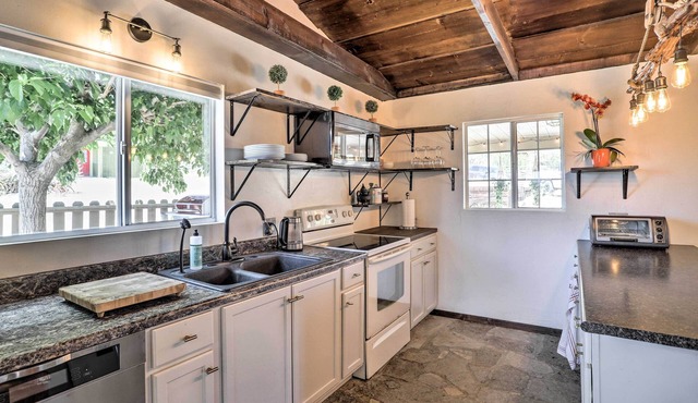 Peaceful Morongo Valley Home: 22 Mi to Joshua Tree