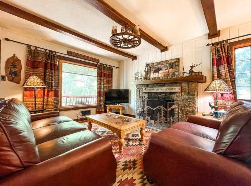 Peaceful Mountainside Cabin Retreat