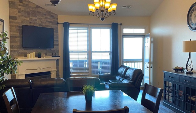 Peaceful mountain condo only 10 minutes to Wilkesboro Motor Speedway.