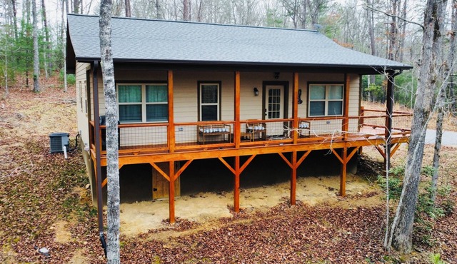 Peaceful Mountain Cabin. Fully Equipped for Extended Stays & Remote Work