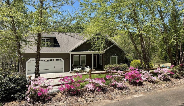 Peaceful Mountain Home: backs to a private fishing pond on two acres