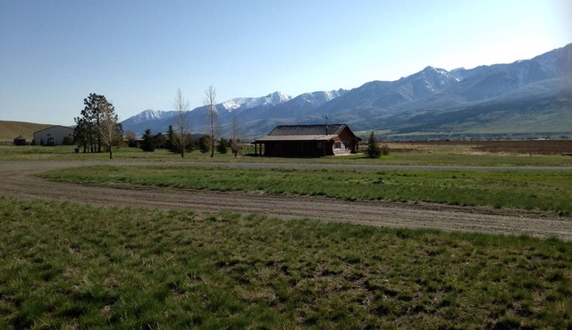 Peaceful, Mountain Setting. Yellowstone Country.